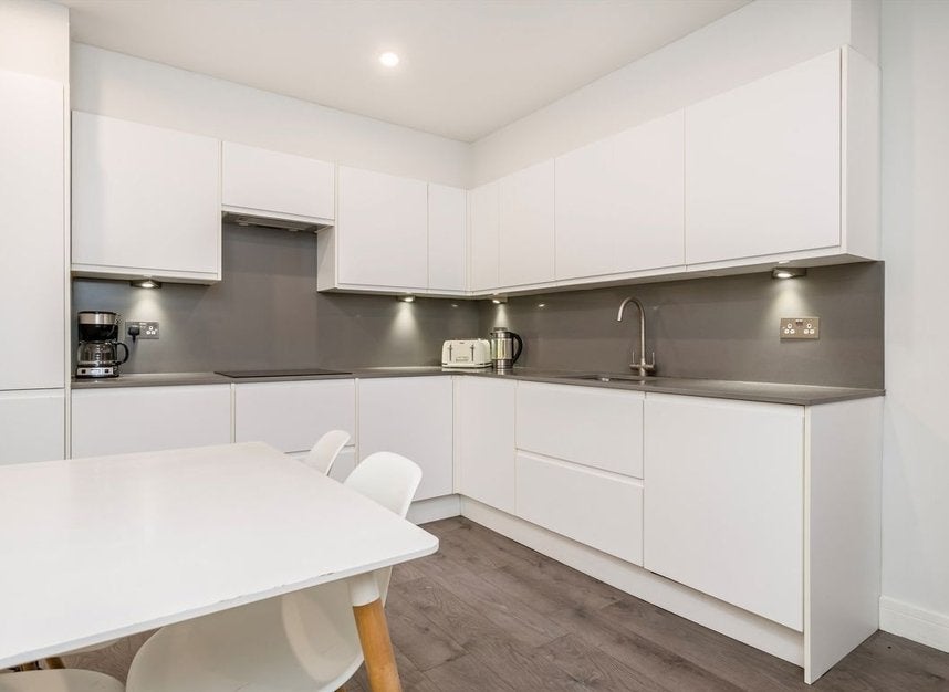 House Barnfield Place in Greater London