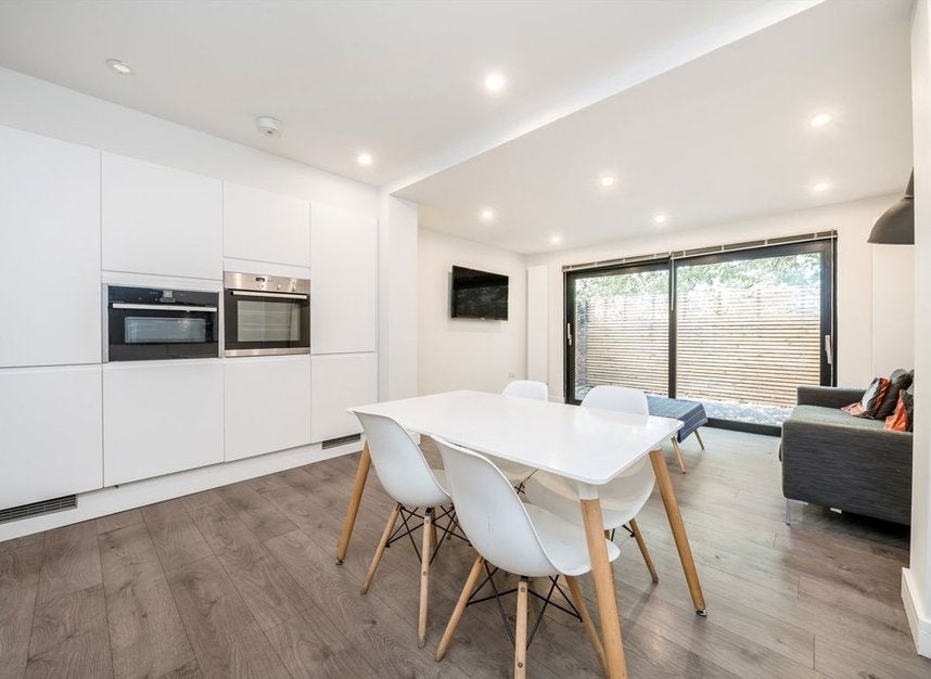 House Barnfield Place in Greater London
