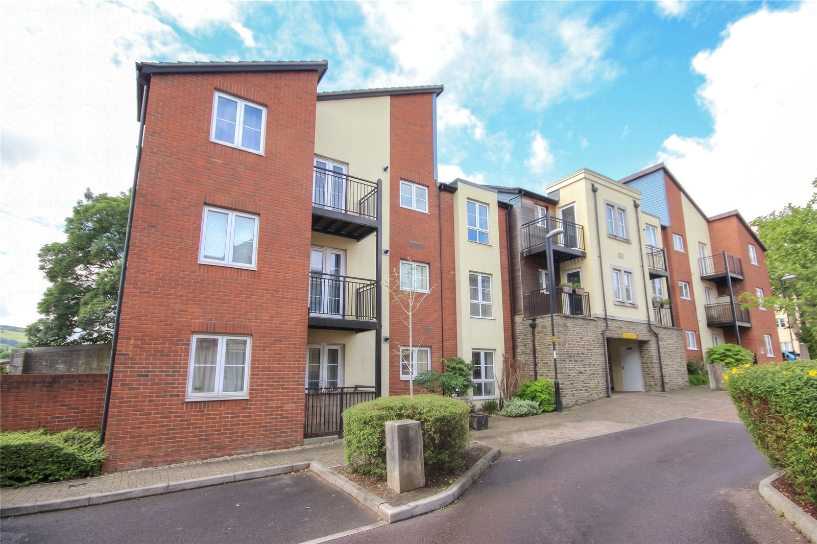 Flat Seventh Avenue in Bristol