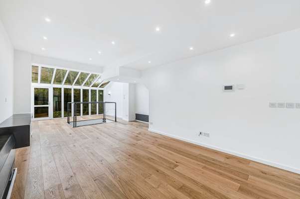 Flat The Grove in Greater London