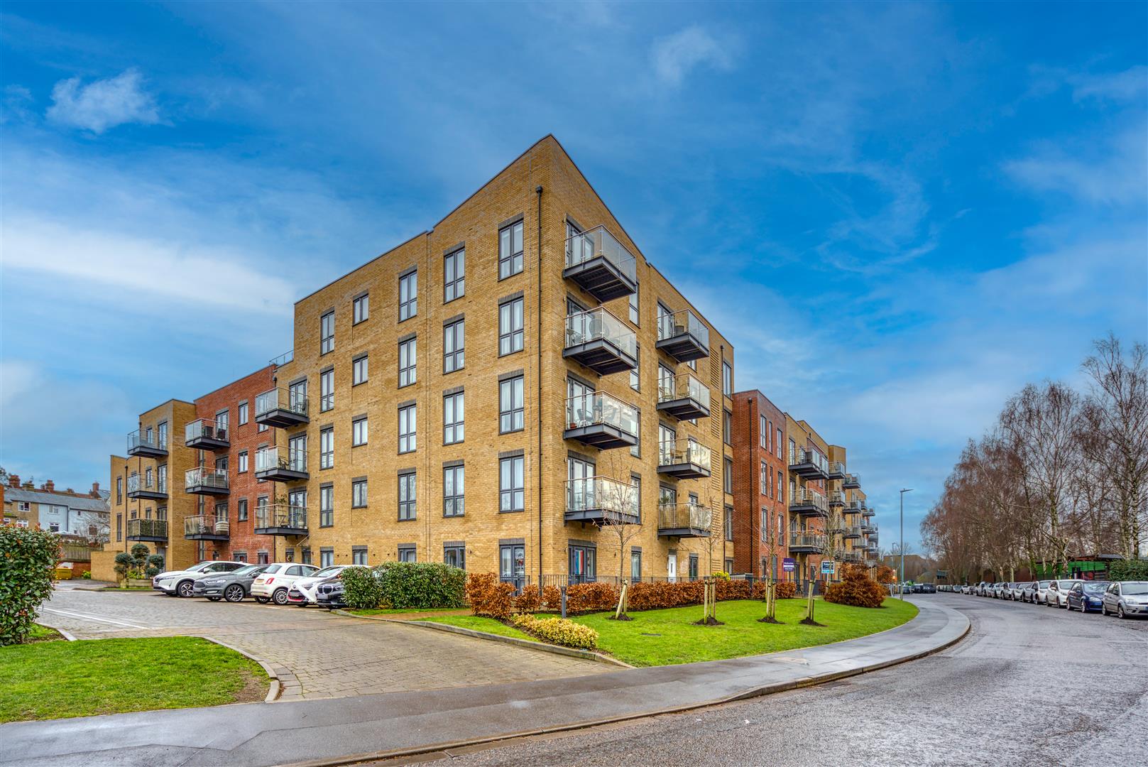 Flat Frogmore Road in Dacorum