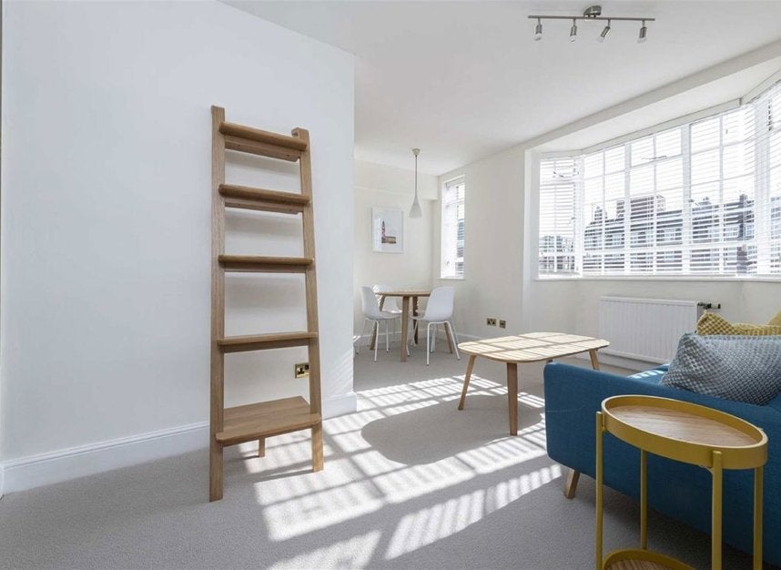 Flat Sloane Avenue in Greater London