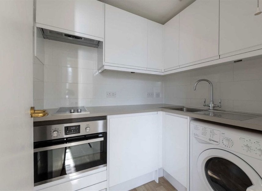 Flat Sloane Avenue in Greater London