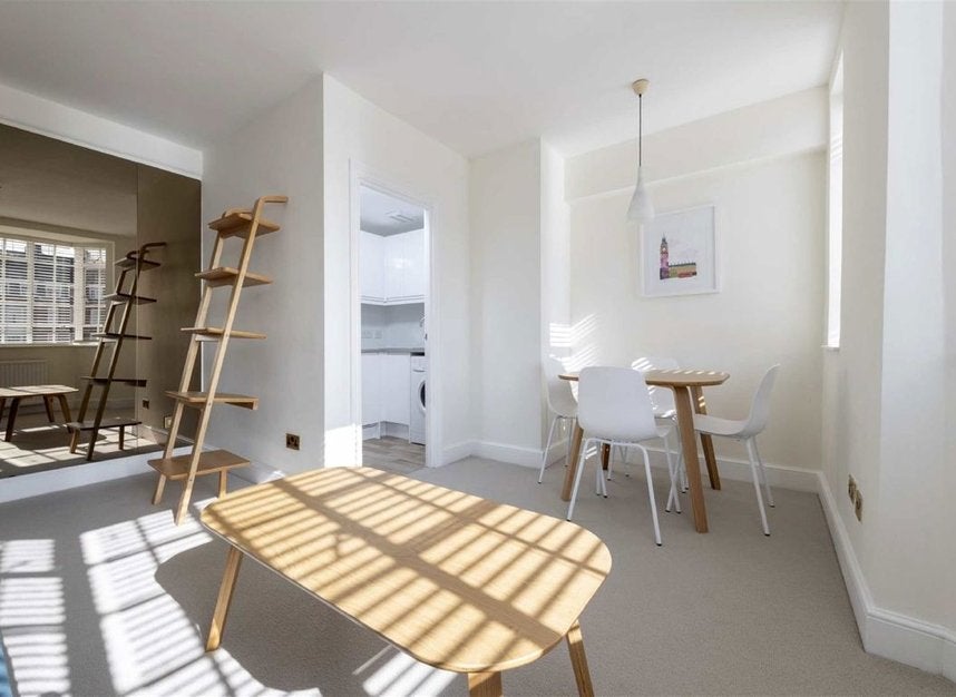Flat Sloane Avenue in Greater London