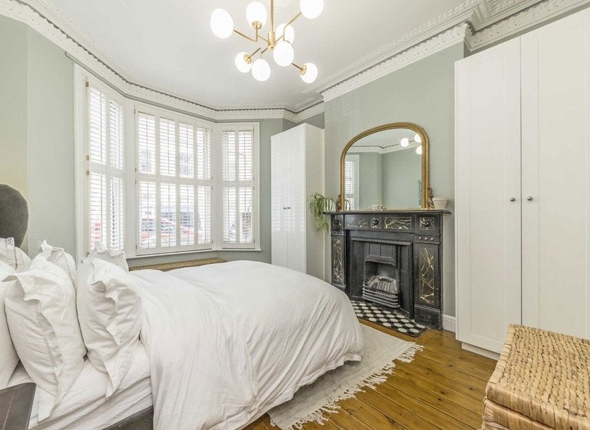Flat Tremadoc Road in Greater London