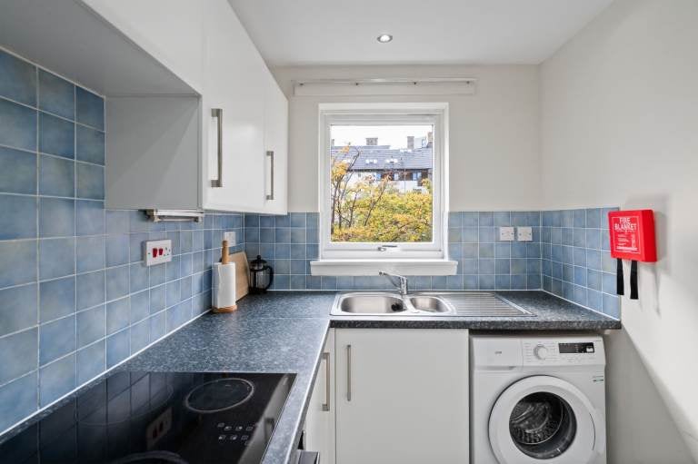 Flat Comiston Rise in City of Edinburgh