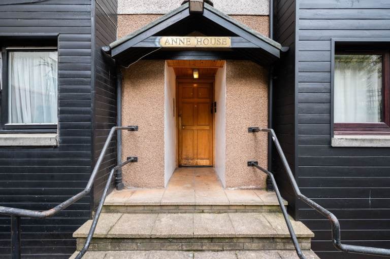 Flat Comiston Rise in City of Edinburgh