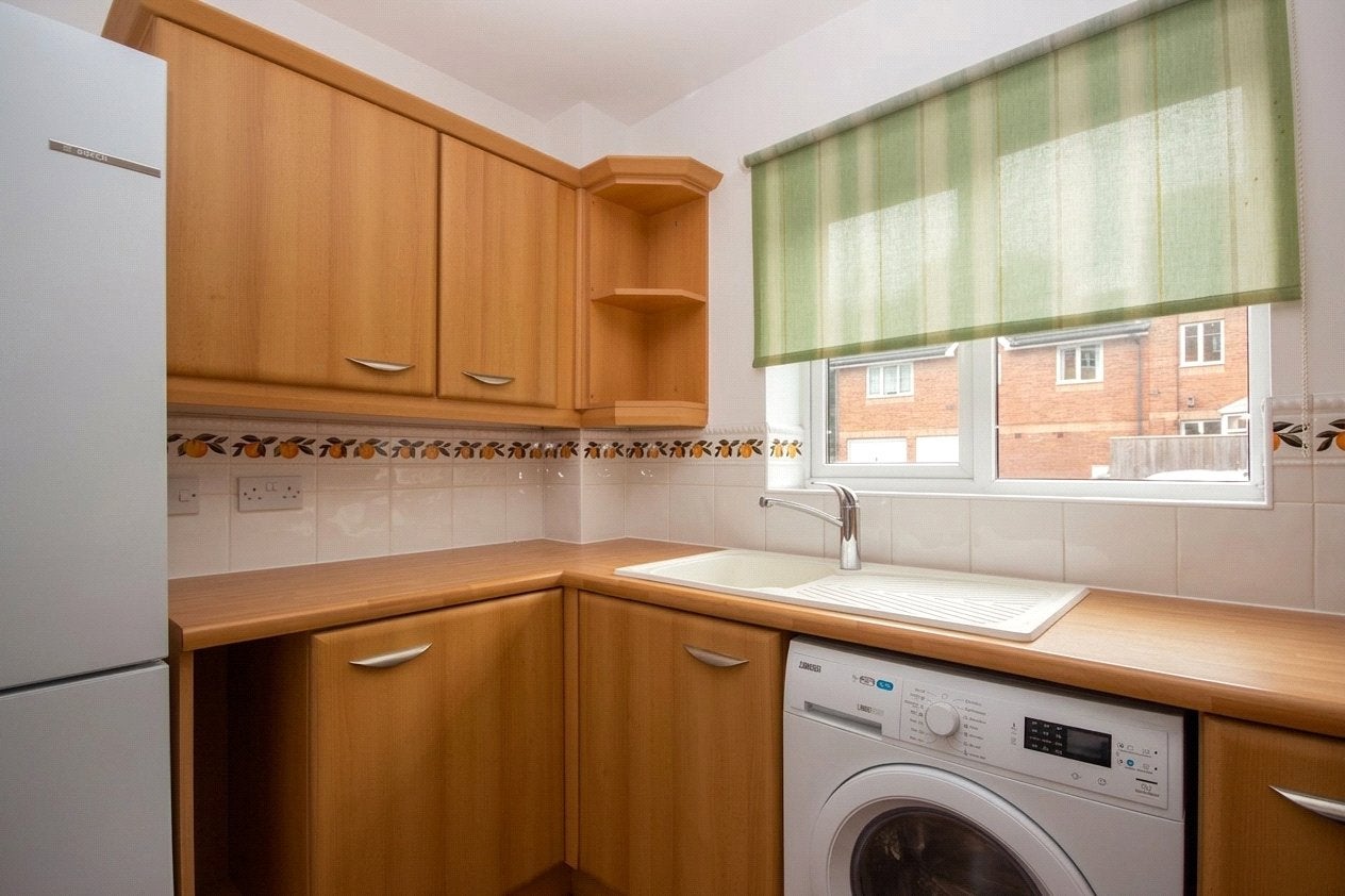 Flat Snowberry Close in Bradley Stoke