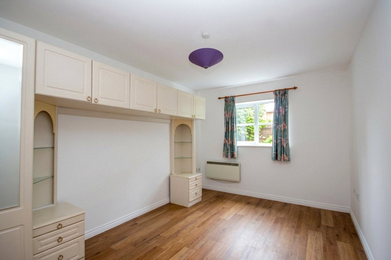Flat Snowberry Close in Bradley Stoke
