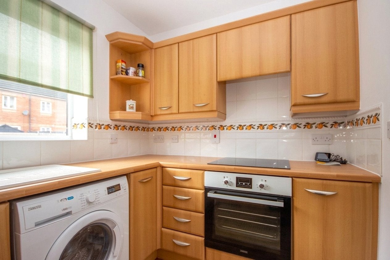 Flat Snowberry Close in Bradley Stoke