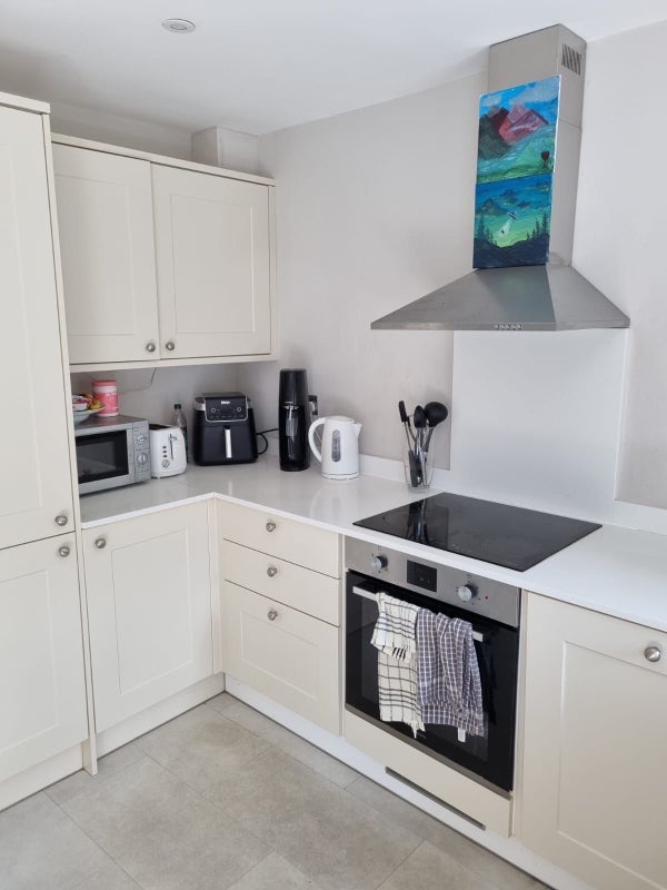 Room Broughton Road in Greater London