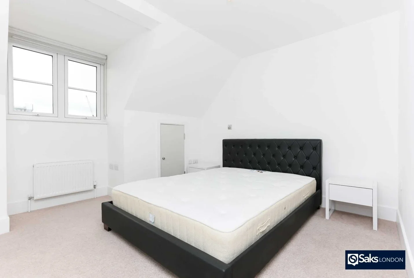 Flat Crowborough Road in Greater London