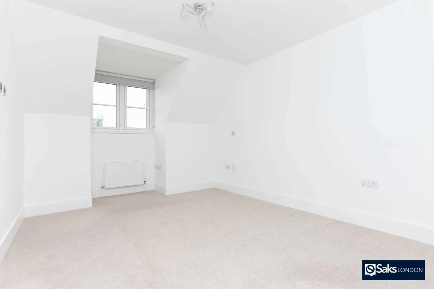 Flat Crowborough Road in Greater London