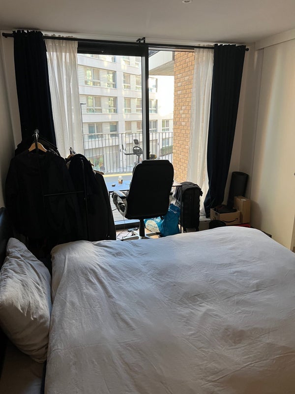Flat Royal Crest Avenue in Greater London