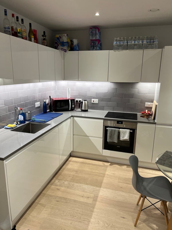 Flat Royal Crest Avenue in Greater London