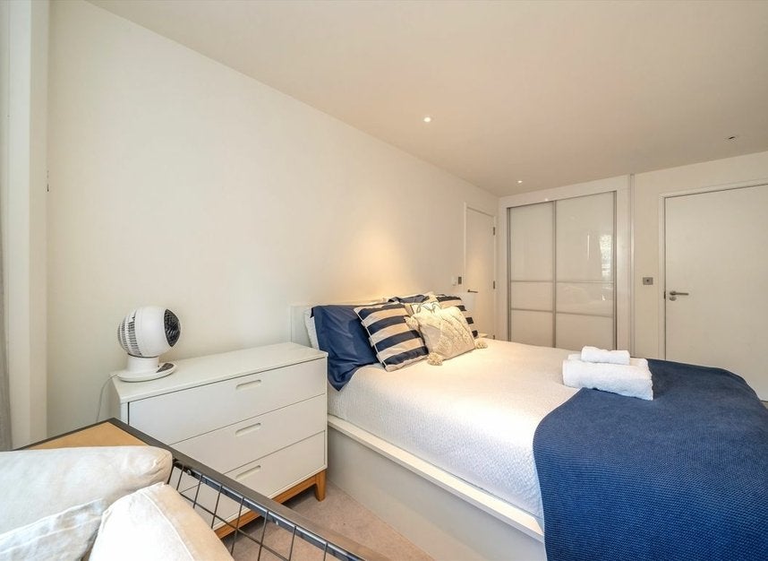 Flat Canalside Square in Greater London
