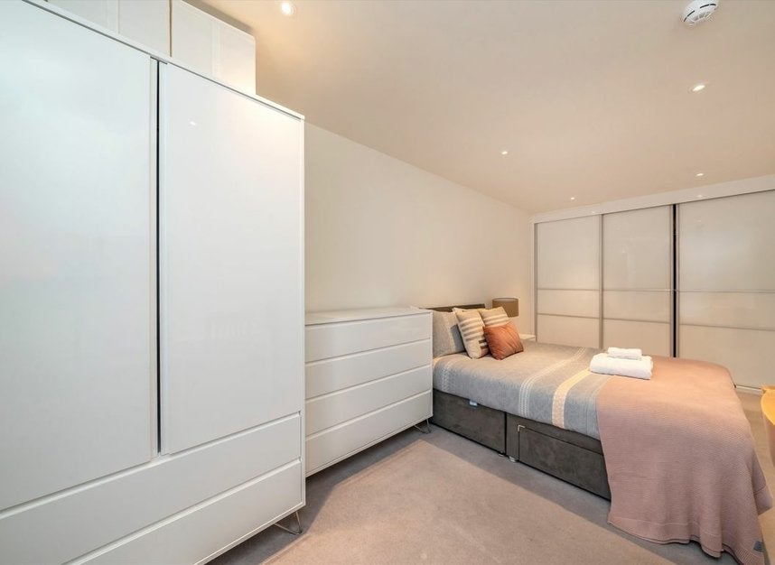 Flat Canalside Square in Greater London