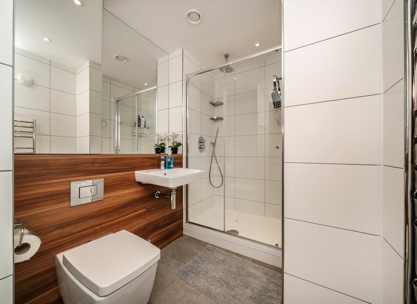 Flat Canalside Square in Greater London