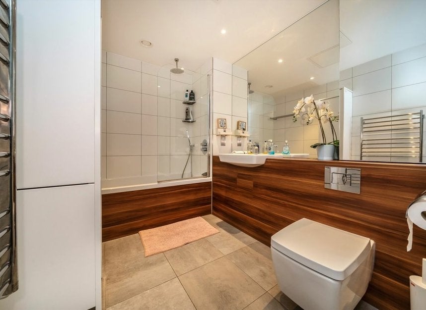 Flat Canalside Square in Greater London