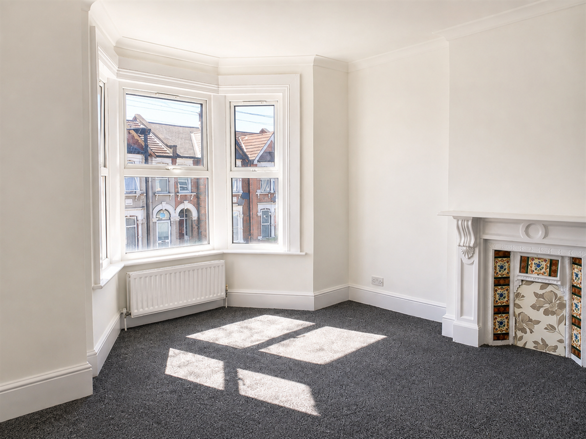 Flat Second Avenue in Greater London