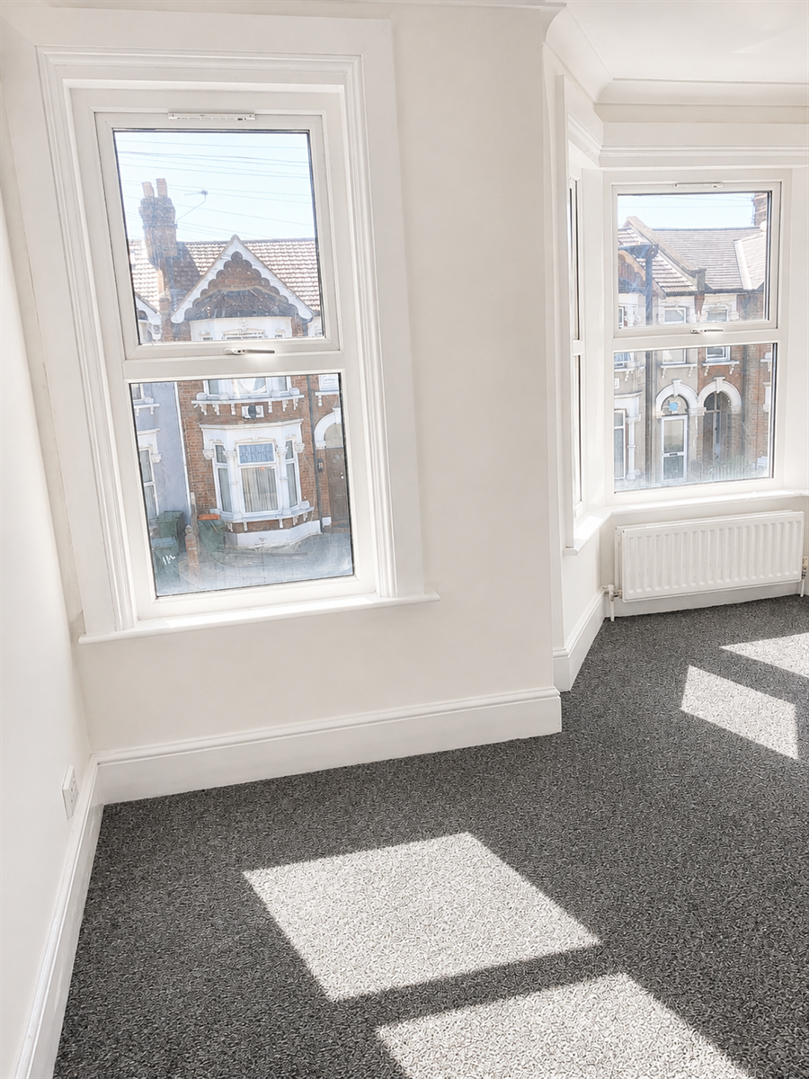 Flat Second Avenue in Greater London