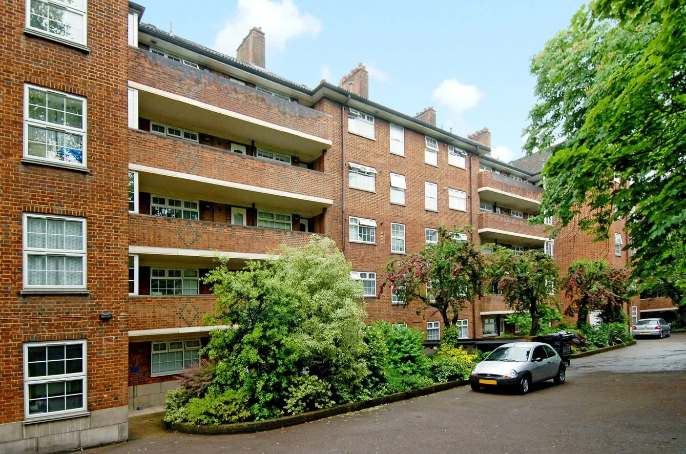Flat Halton Road in Greater London