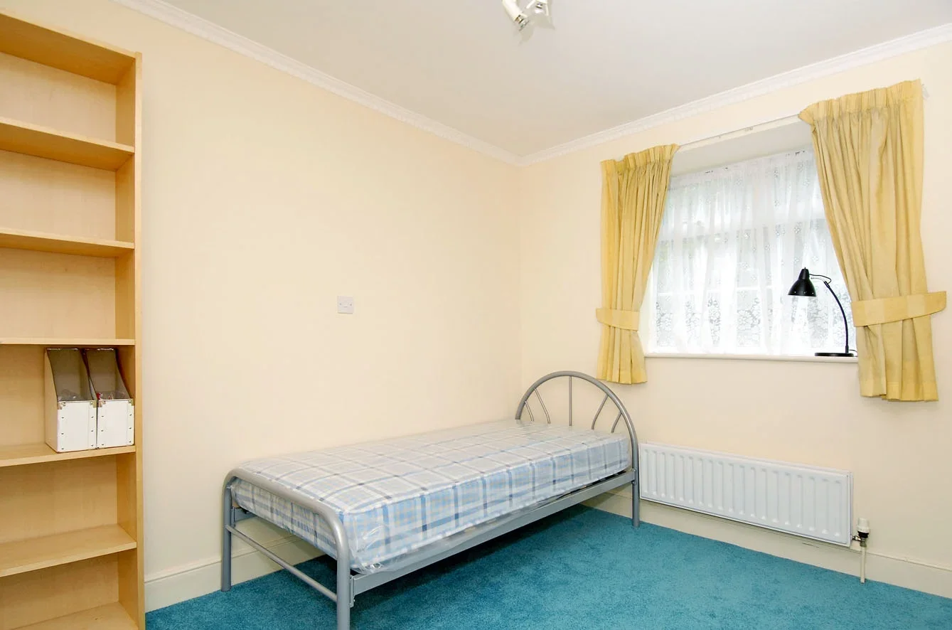 Flat Halton Road in Greater London