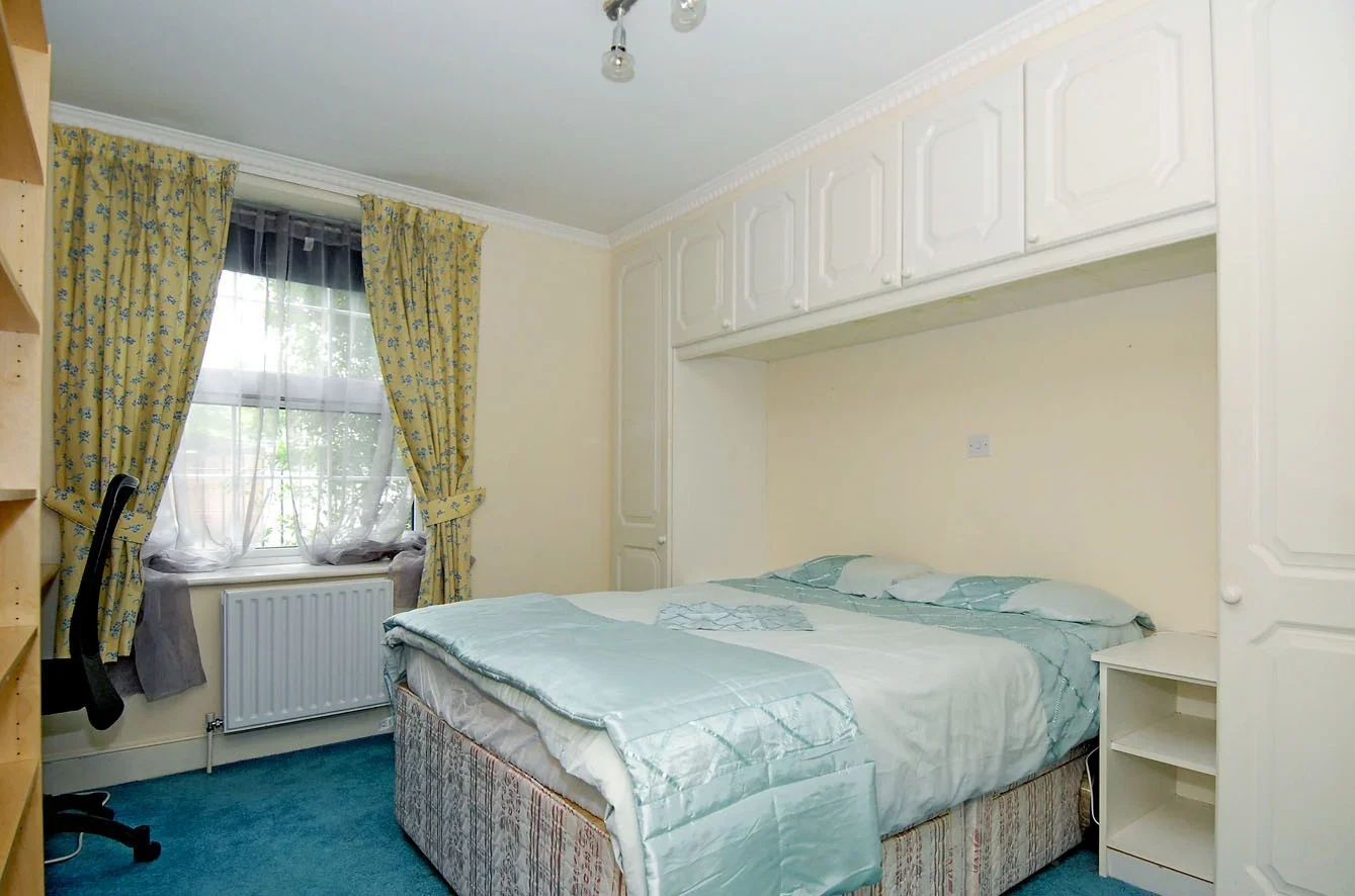 Flat Halton Road in Greater London