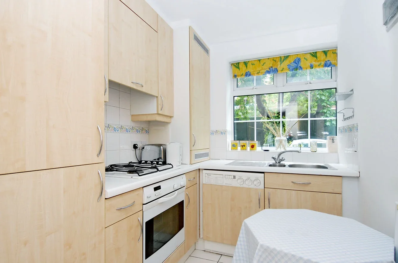 Flat Halton Road in Greater London