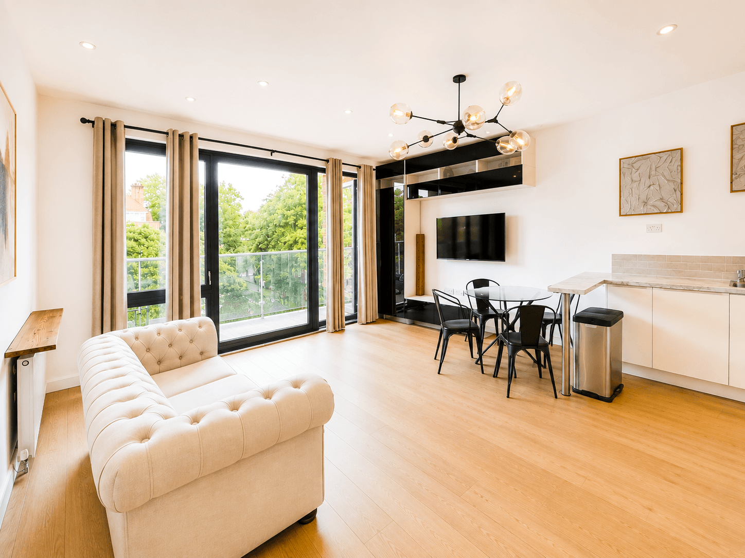 Flat Minshull Street in Greater London
