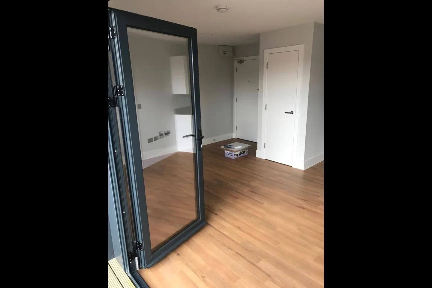 Flat Madeira Road in Woking