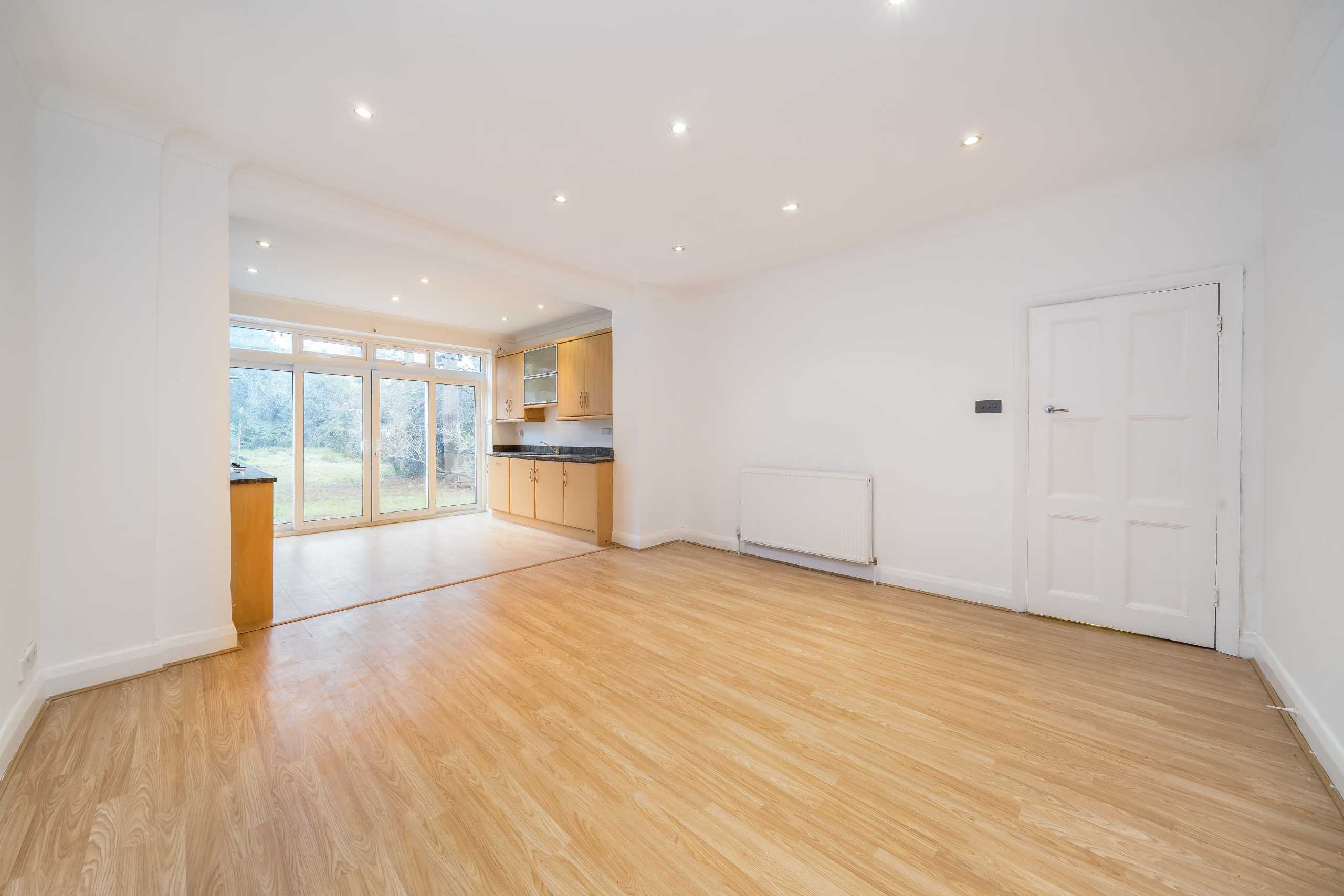 Flat Lyndale Avenue in Greater London