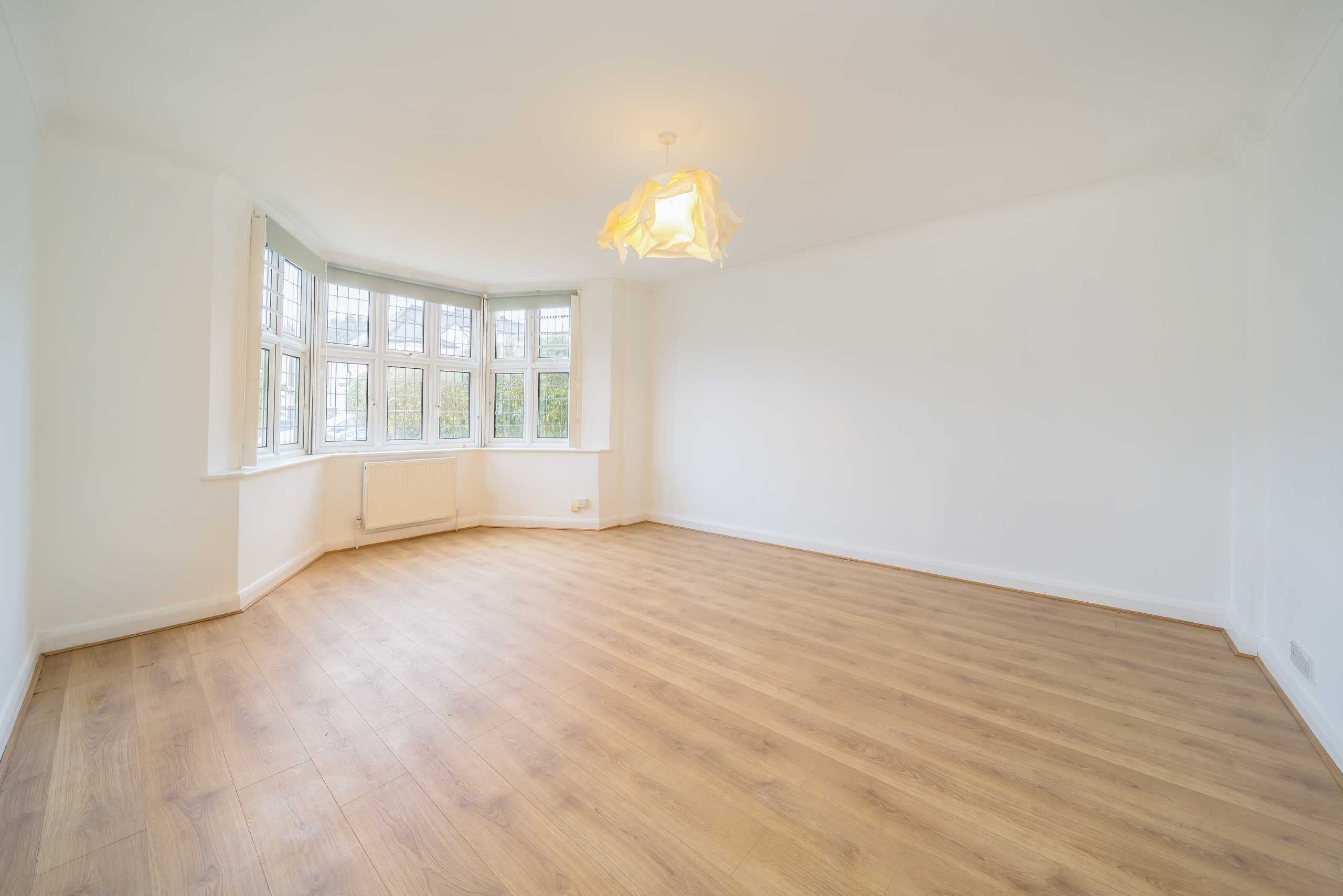 Flat Lyndale Avenue in Greater London