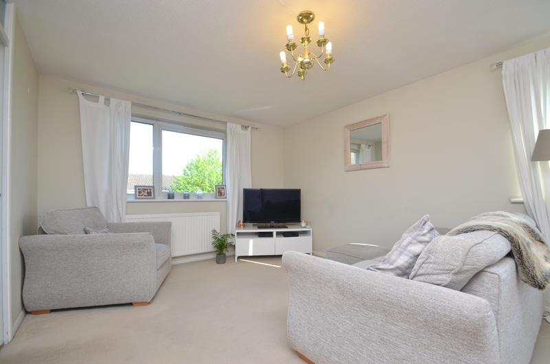 Flat Aylsham Drive in Greater London