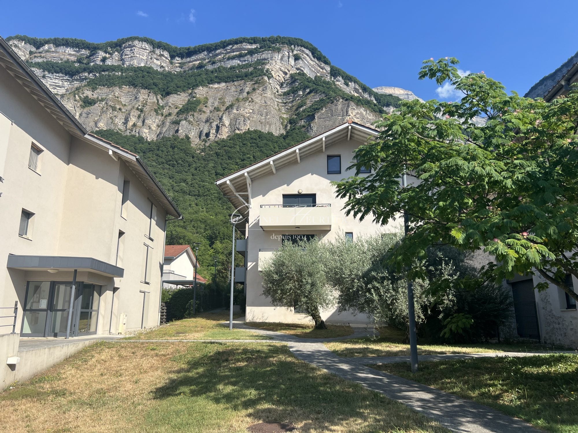 Flat Sentier du Facteur / Chemin d'Assise in Crolles