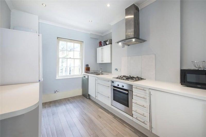 Flat Warren Street in Greater London