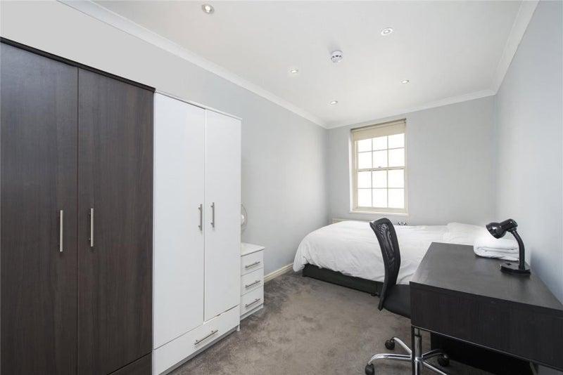 Flat Warren Street in Greater London