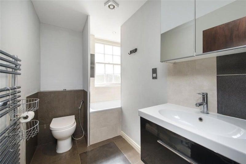 Flat Warren Street in Greater London