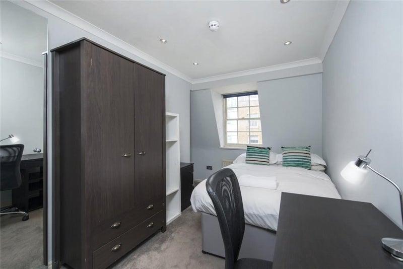 Flat Warren Street in Greater London