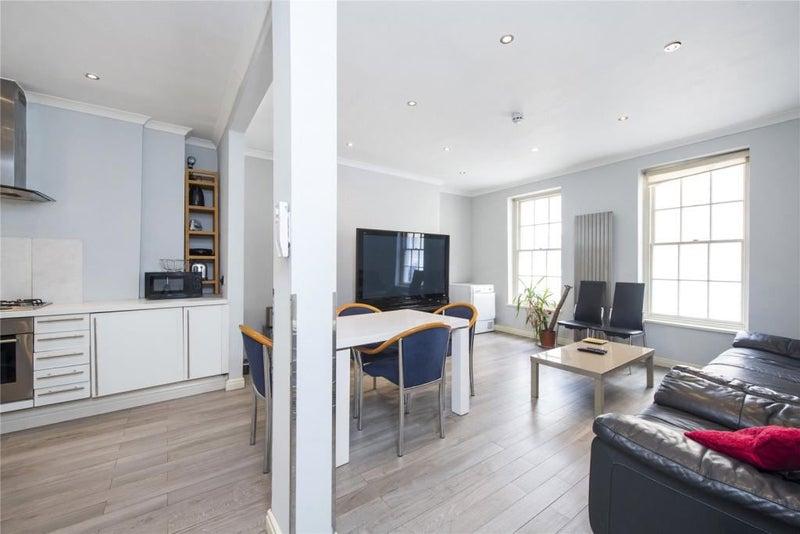 Flat Warren Street in Greater London