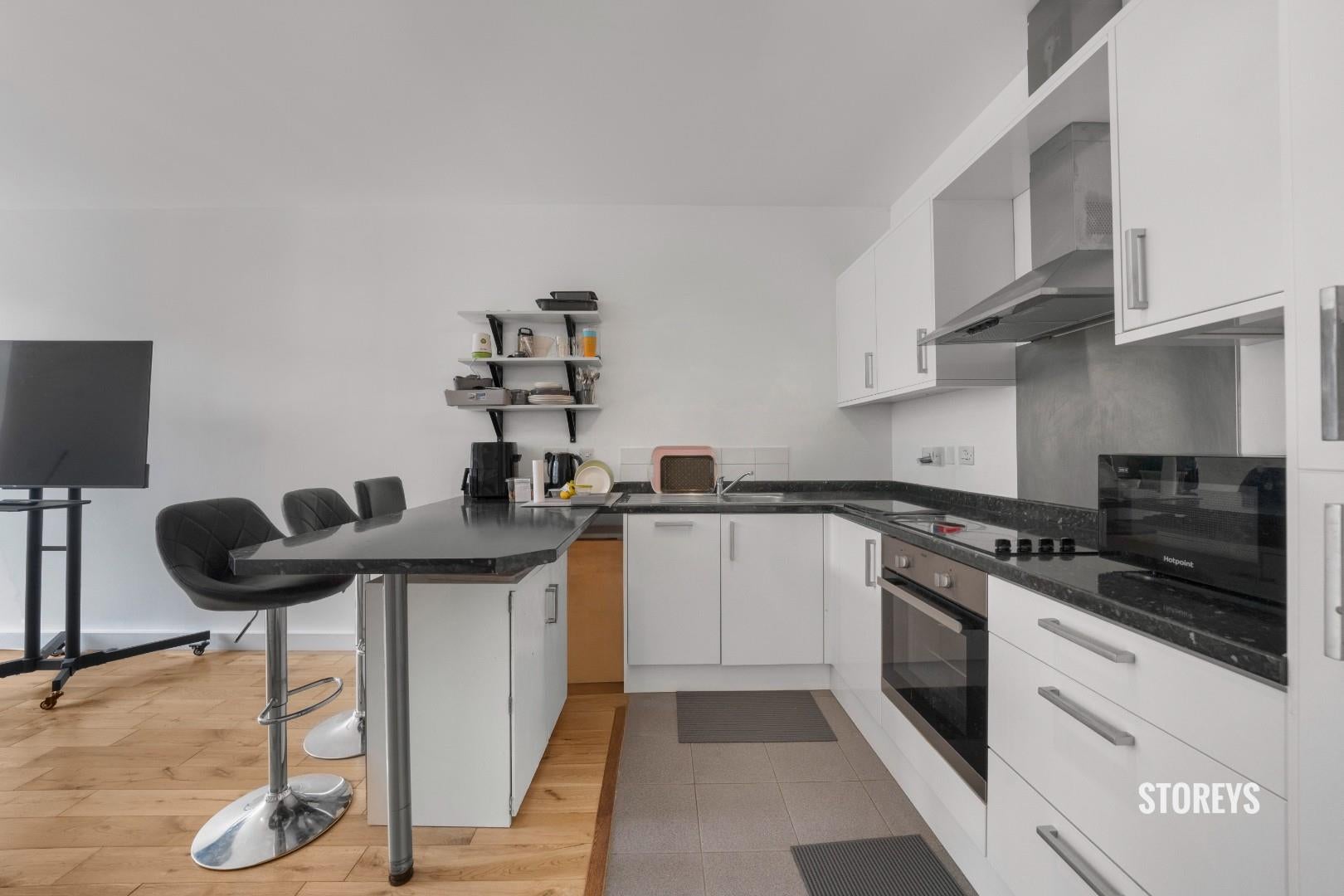 Flat Meopham Road in Greater London