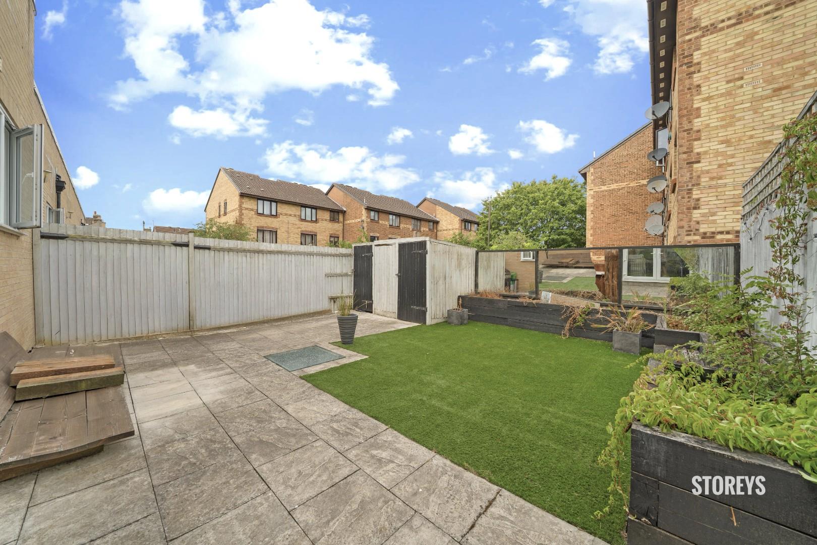 Flat Meopham Road in Greater London