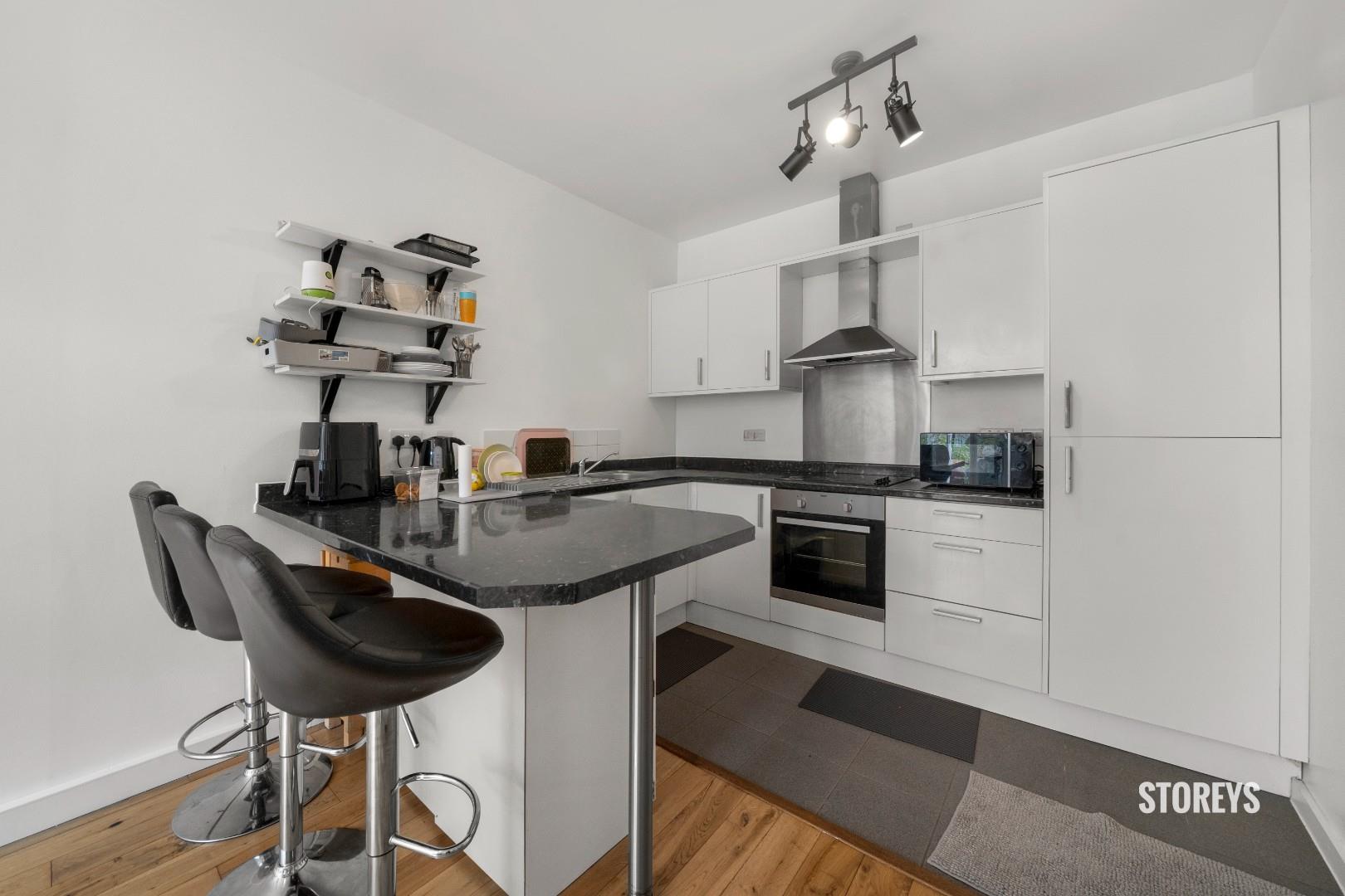 Flat Meopham Road in Greater London