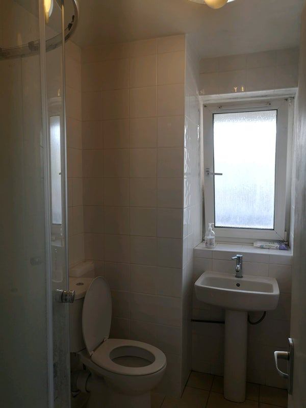 Room Quince Road in Greater London