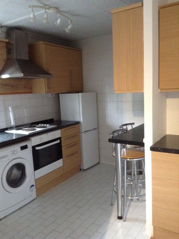 Room Quince Road in Greater London