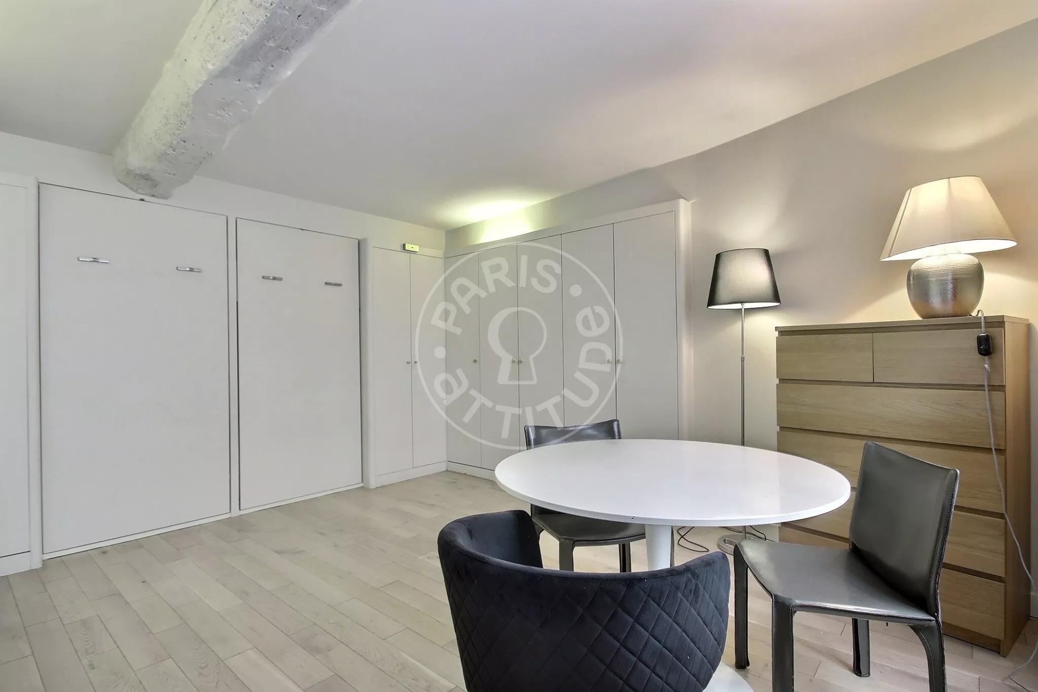 Appartement Rue Sainte-Croix de la Bretonnerie à Paris