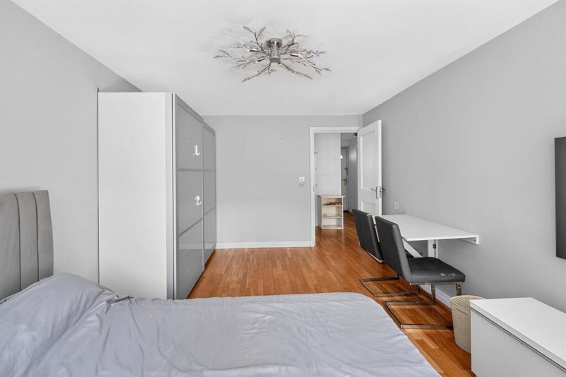 Room Greyhound Road in Greater London