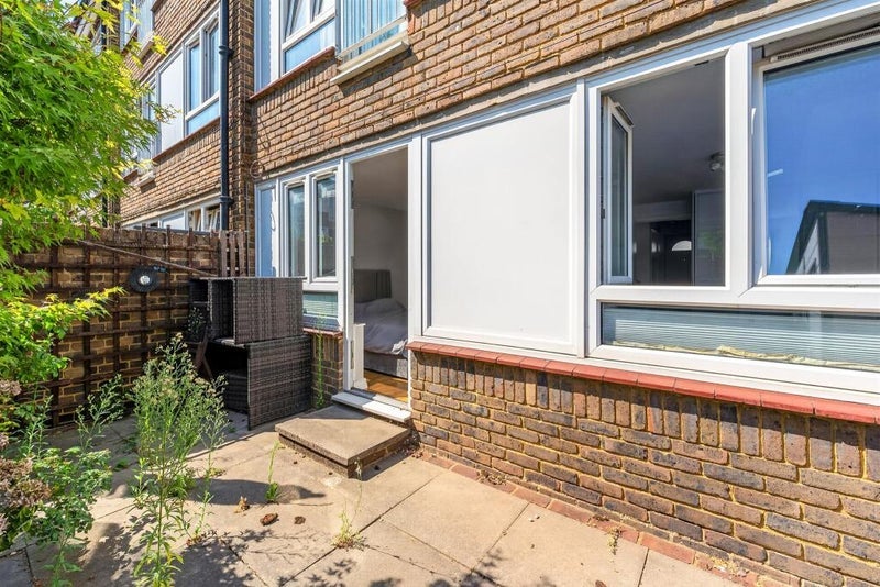 Room Greyhound Road in Greater London