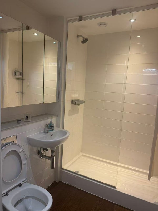 Room Sandwich Street in Greater London