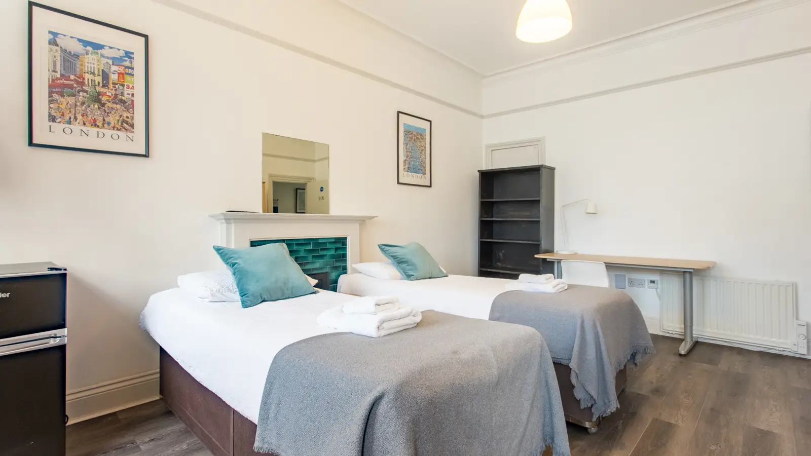 Room Earl's Court Road in Greater London